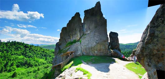 Урицкие скалы. Тустань